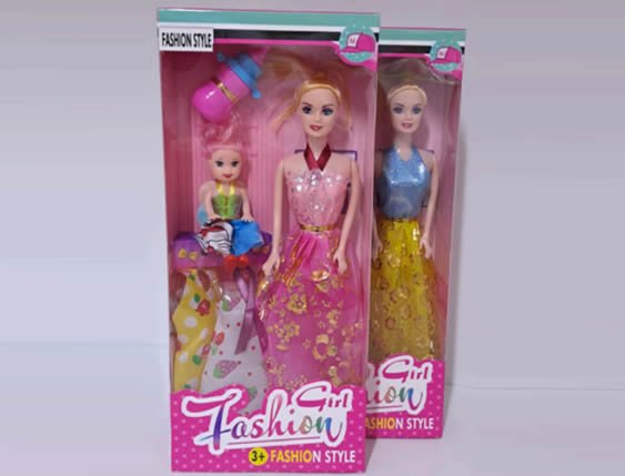 MUÑECA CON ACCESORIOS